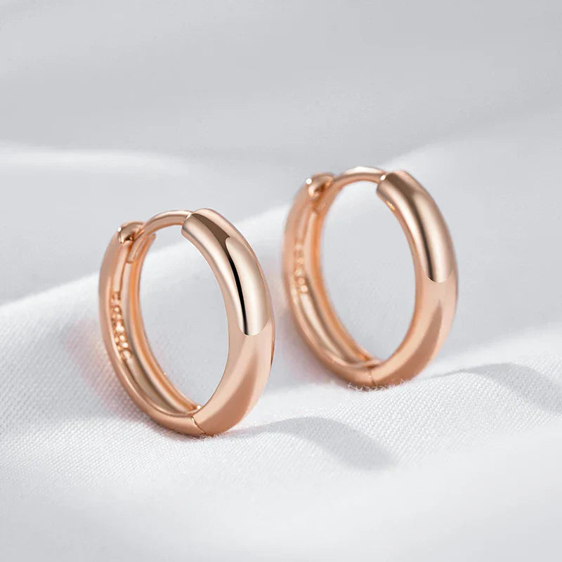 Elegante øreringer i skinnende rosagull